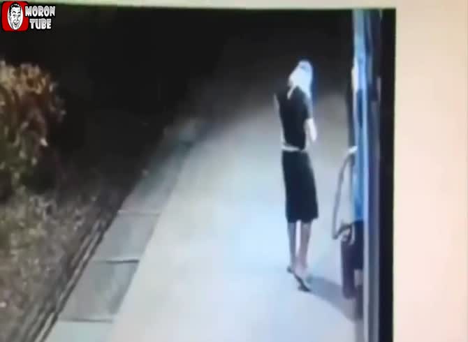 Video :Nothing goes as planned after he blows up a vending machine
